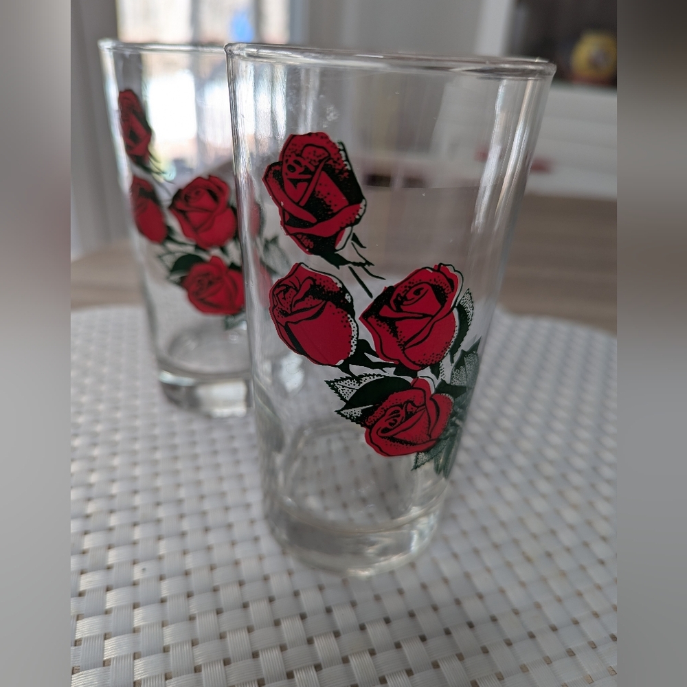 CLEARANCE 2 Vintage Red Roses 10 Oz. Glasses + 2 Free. FIRM